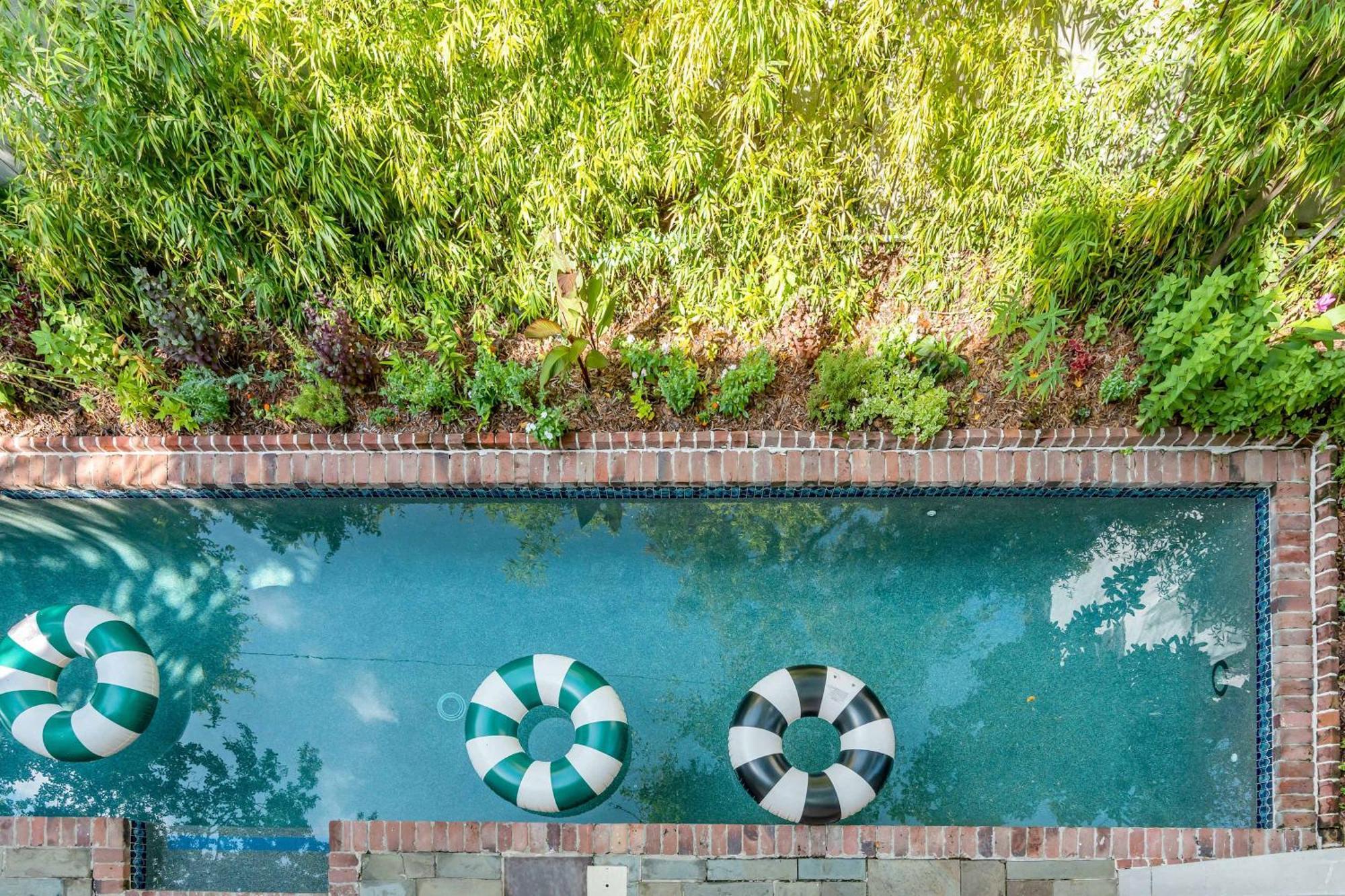 Serene Cottage With Beautiful Garden And Heated Pool ชาร์ลสตัน ภายนอก รูปภาพ